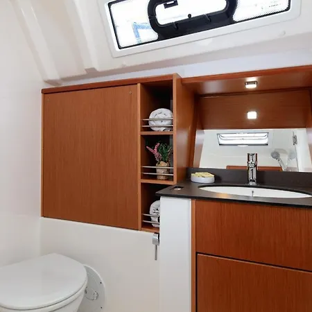 Botel Bavaria Cruiser 41 - Nina Sailing Boat *