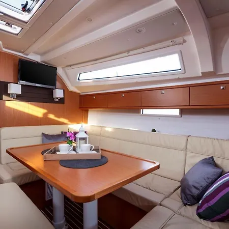 Bavaria Cruiser 41 - Nina Sailing Boat Split