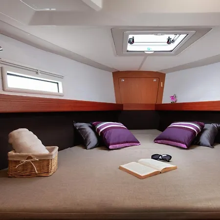 Botel Bavaria Cruiser 41 - Nina Sailing Boat Split