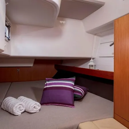 Bavaria Cruiser 41 - Nina Sailing Boat
